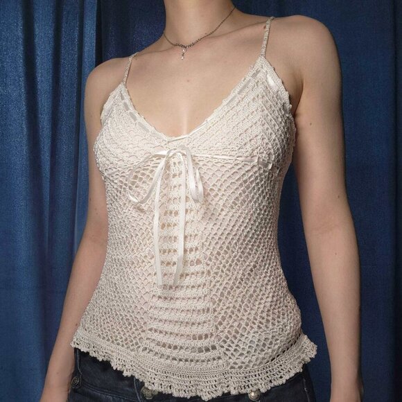 Vintage Y2K white babydoll crochet cami top with a bow - Picture 2 of 12